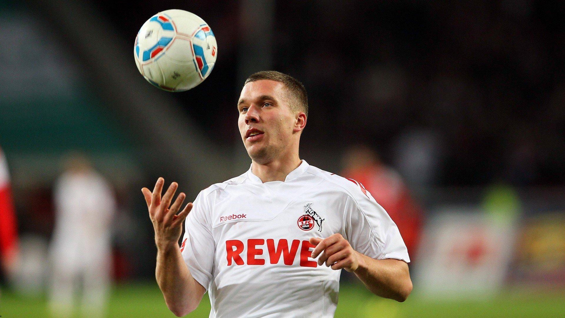 转会风云再起，莱万与巴萨的传闻背后，是战略布局还是媒体炒作？