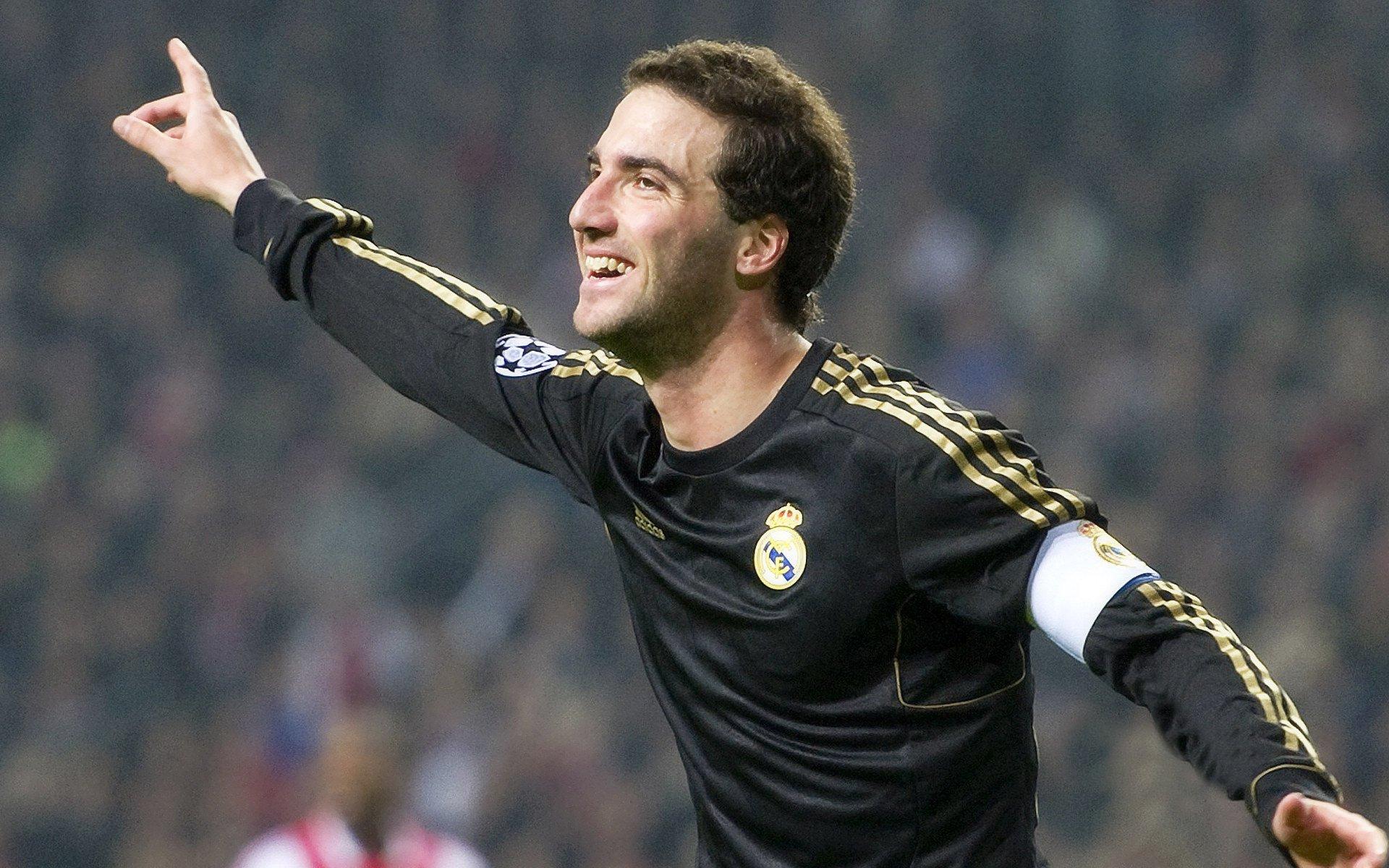 苏比门迪盛赞酋长球场魔力，皇家社会客场零封展现欧战韧性